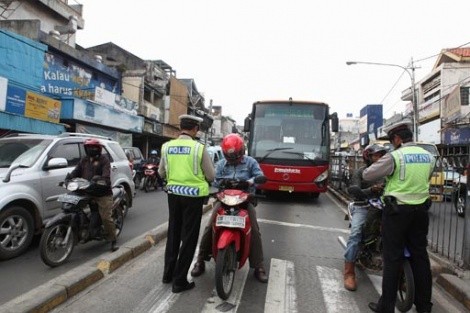 Donación a la policía de Yakarta
