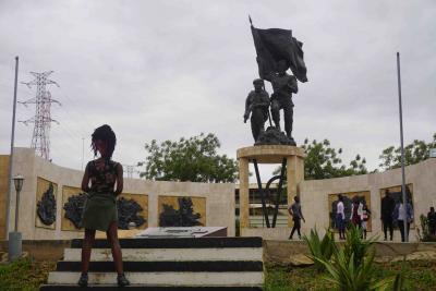 Memorial Dr. António Agostinho Neto + Monumento a la Batalla de Kifangongo + Faro de Barra do Dande (Angola).