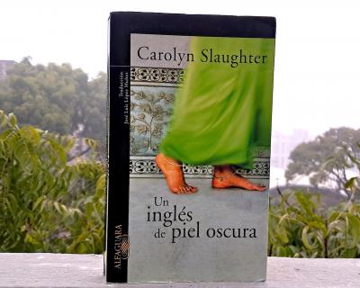 Libros: ¨Un inglés de piel oscura¨, de Carolyn Slaughter.