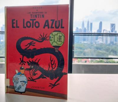 Libros: ¨Las aventuras de Tintín El Loto Azul¨, de Hergé.