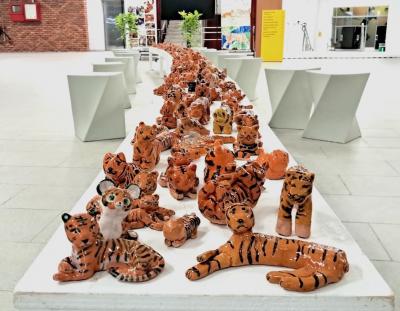 D&iacute;a Internacional de la Diversidad Biol&oacute;gica  22 de mayo de 2026. Exposici&oacute;n de tigres de cer&aacute;mica en ISKL